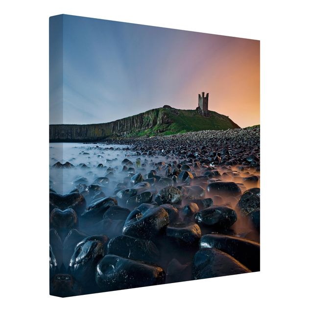 Tableaux sur toile effet pierre Lever de soleil avec brouillard au château de Dunstanburgh