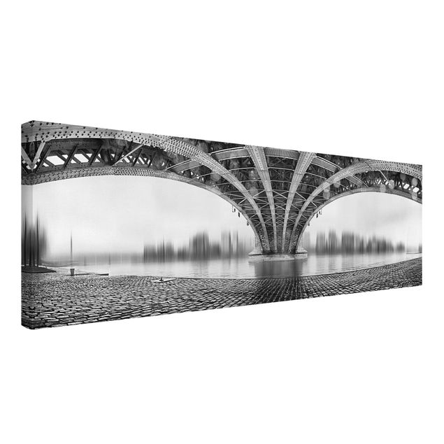 Tableaux sur toile en noir et blanc Sous le pont de fer