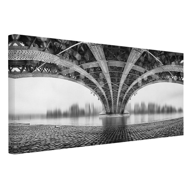 Tableaux sur toile en noir et blanc Sous le pont de fer