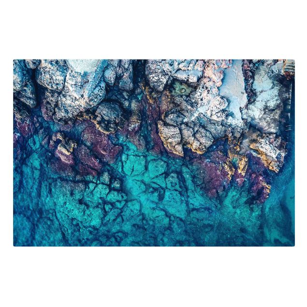 Tableaux plage Vue du haut d'une côte rocheuse colorée