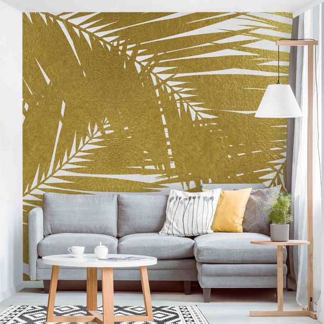 Papier peint argenté Vue à travers des feuilles de palmier dorées