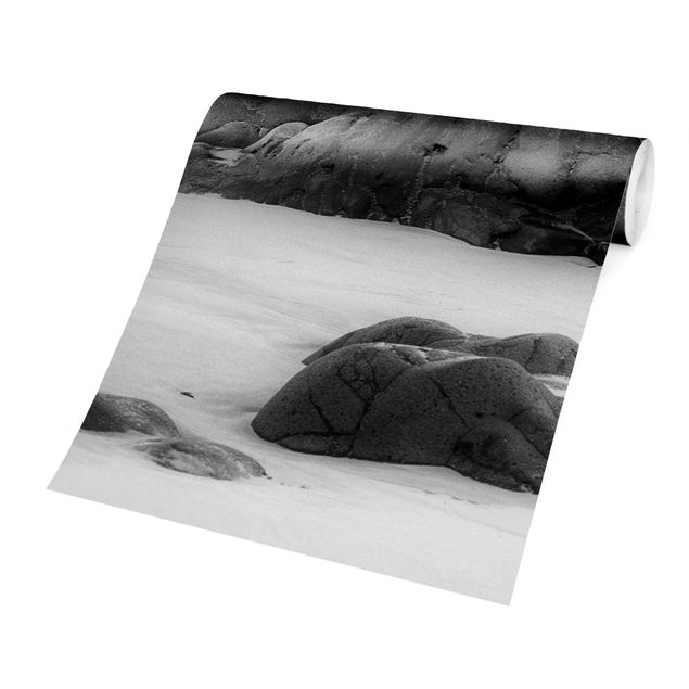 Papier peint panoramique noir et blanc Rock On The Beach Black And White
