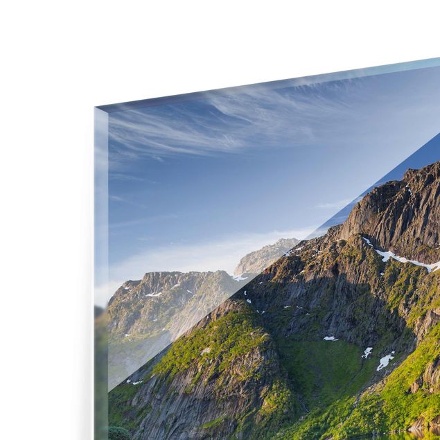 Tableau vert Paysage de montagne avec reflet d'eau en Norvège