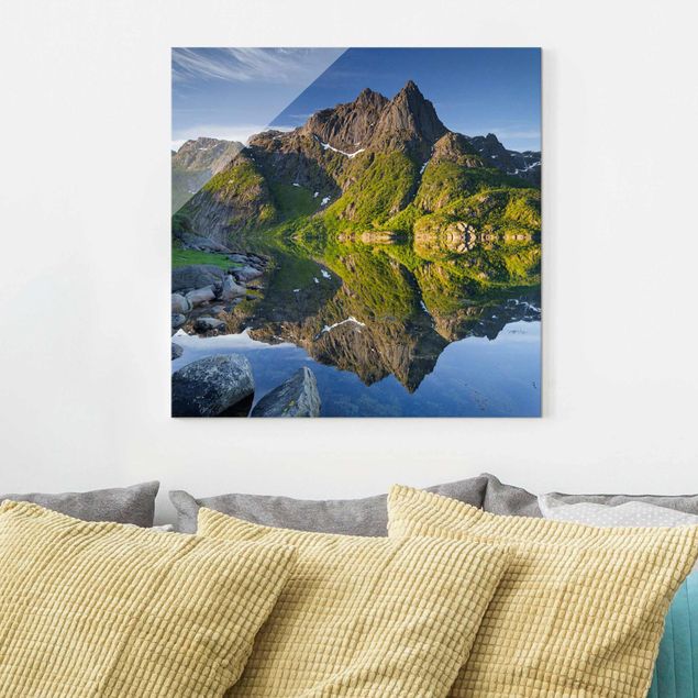 Déco murale cuisine Paysage de montagne avec reflet d'eau en Norvège