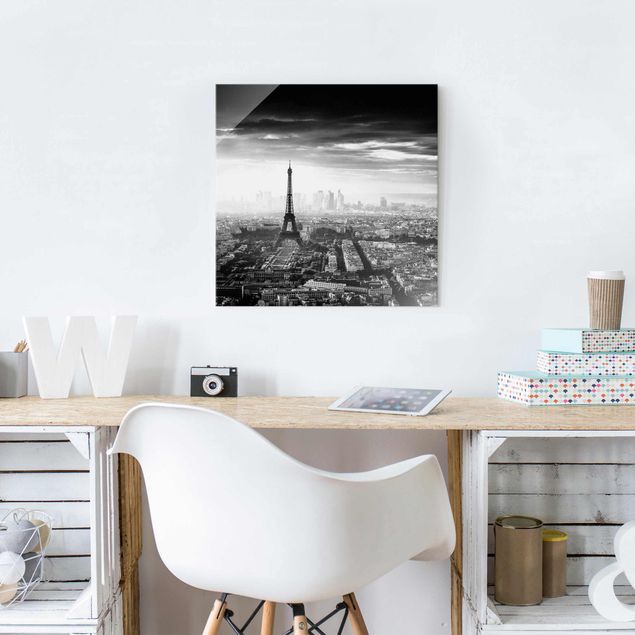 Tableaux en verre Paris La Tour Eiffel vue du ciel en noir et blanc
