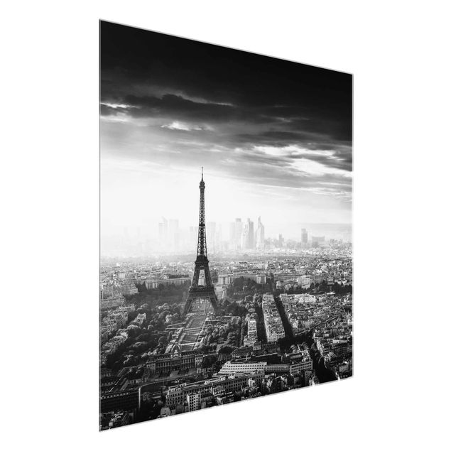 Tableaux en verre architecture & skyline La Tour Eiffel vue du ciel en noir et blanc