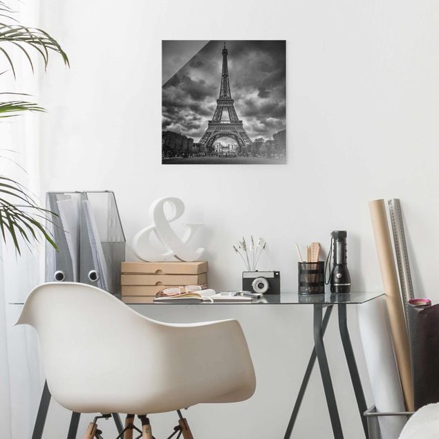 Tableau Paris Tour Eiffel devant des nuages en noir et blanc