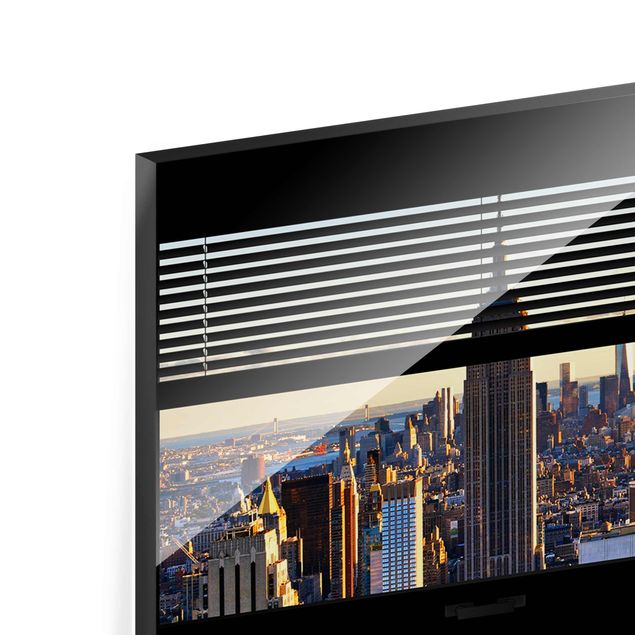 Tableaux en verre magnétique Vue de la fenêtre avec rideaux - Manhattan Evening
