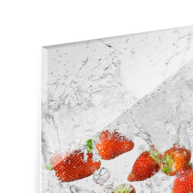 Tableau en verre - Fresh Strawberries In Water