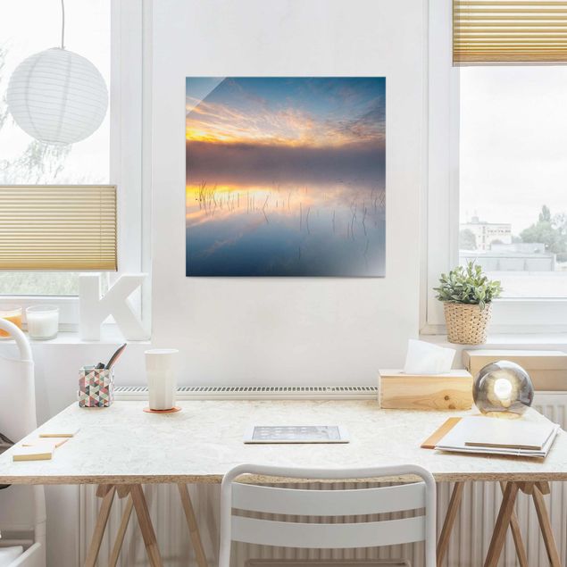 Tableaux en verre coucher de soleil Lever de soleil sur un lac suédois