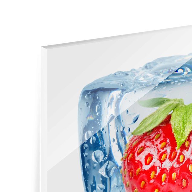 Tableau en verre - Strawberry In Ice Cube