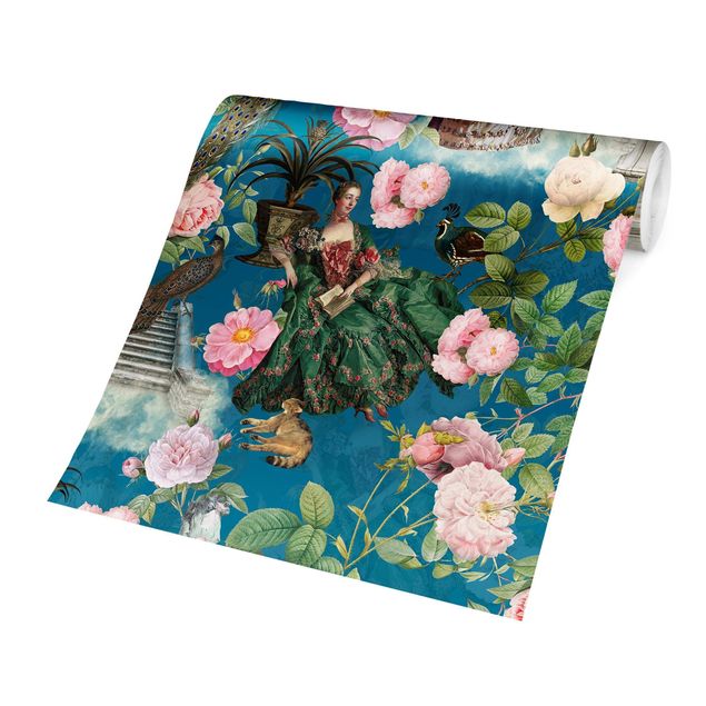 papier peint graphique Robe opulente dans un jardin de roses, sur fond bleu