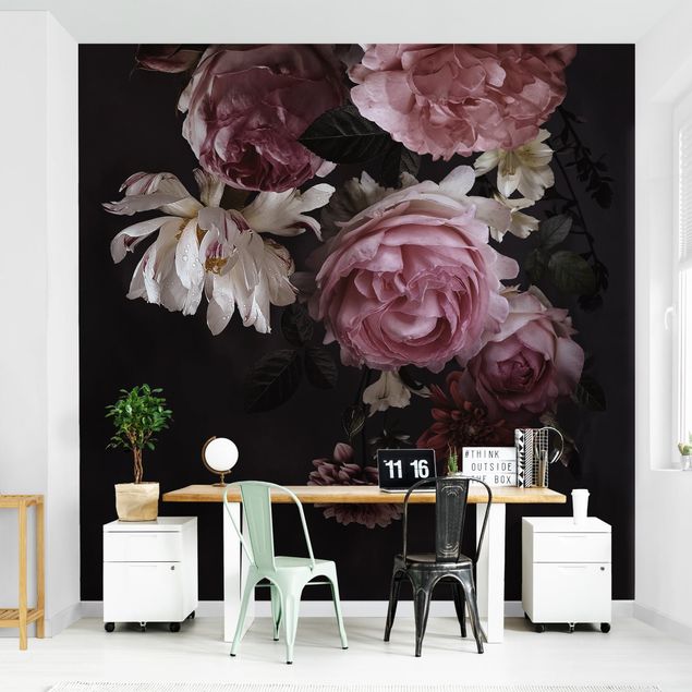 Papier peint moderne Fleurs roses sur fond noir vintage