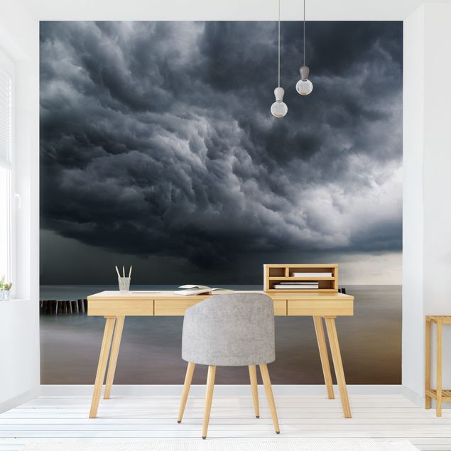 Papier peint moderne Nuages d'orage au-dessus de la mer Baltique