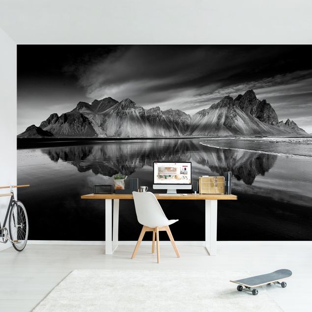 Papier peint panoramique noir et blanc Vesturhorn en Islande
