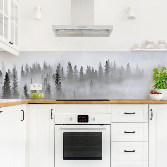 crédence cuisine à coller Brouillard Dans La Forêt De Sapins Noir Et Blanc