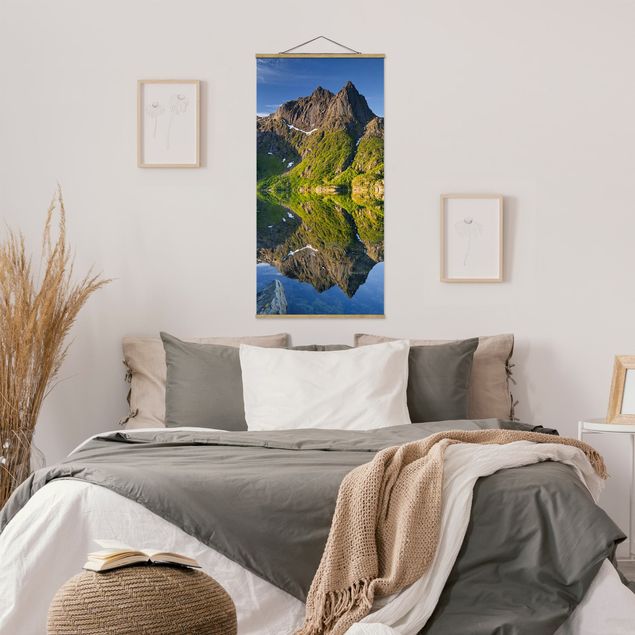 Tableau montagnes Paysage de montagne avec reflet d'eau en Norvège