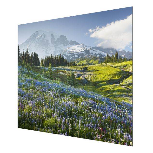 Tableau arbre Mountain Meadow With Blue Flowers in Front of Mt. Rainier