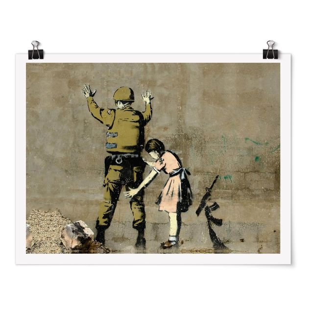 Tableaux muraux Soldat und Mädchen - Brandalised ft. Graffiti by Banksy