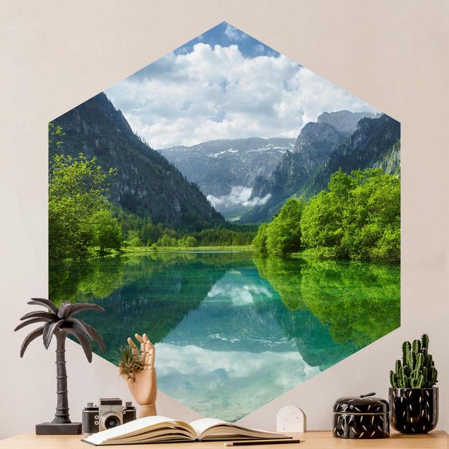 Papier peint montagnes Lac de montagne avec reflet de l'eau