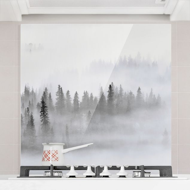 Déco murale cuisine Brouillard Dans La Forêt De Sapins Noir Et Blanc