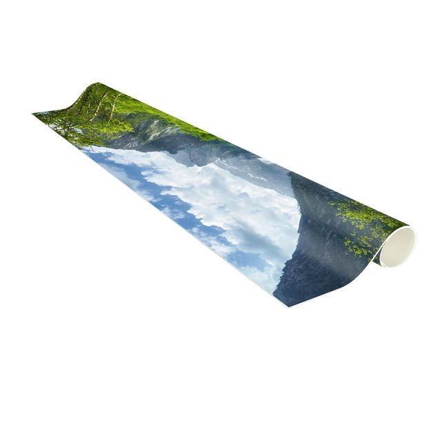 tapis salon moderne Lac de montagne avec reflet de l'eau