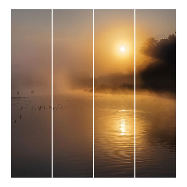 Tableaux de Rainer Mirau Lever de soleil sur le lac avec des cerfs dans le brouillard