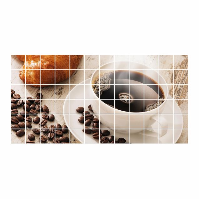 Autocollant carrelage Tasse de café à la vapeur avec des grains de café