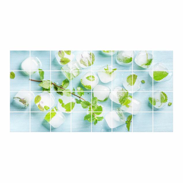 Stickers carrelage Ice Cubes With Mint Leaves