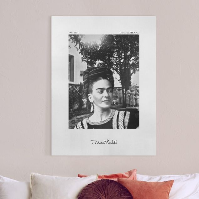 Tableaux sur toile en noir et blanc Frida Kahlo Photograph Portrait In The Garden
