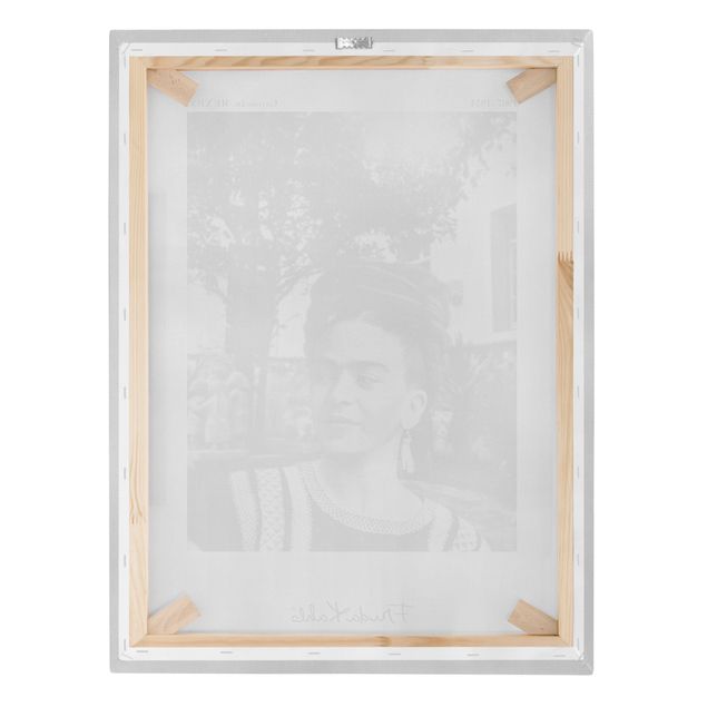 Impressions sur toile Frida Kahlo Photograph Portrait In The Garden