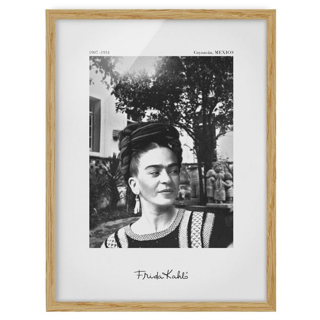 Tableaux encadrés reproductions Frida Kahlo Photograph Portrait In The Garden