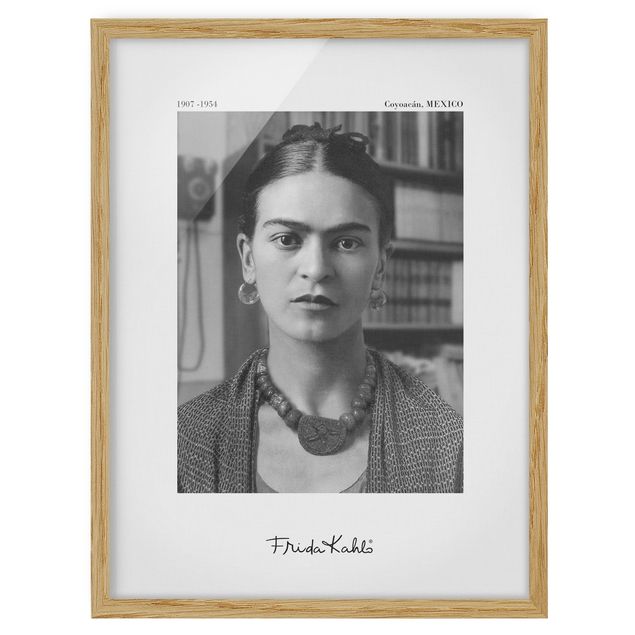 Tableaux encadrés reproductions Frida Kahlo Photograph Portrait In The House