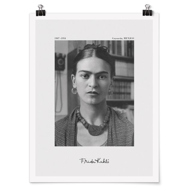 Tableaux noir et blanc Frida Kahlo Photograph Portrait In The House