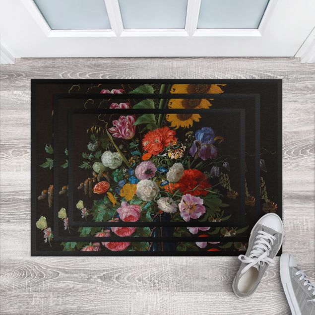 tapis modernes Jan Davidsz de Heem - Des tulipes, un tournesol, un iris et d'autres fleurs dans un vase en verre sur le socle en marbre d'une colonne