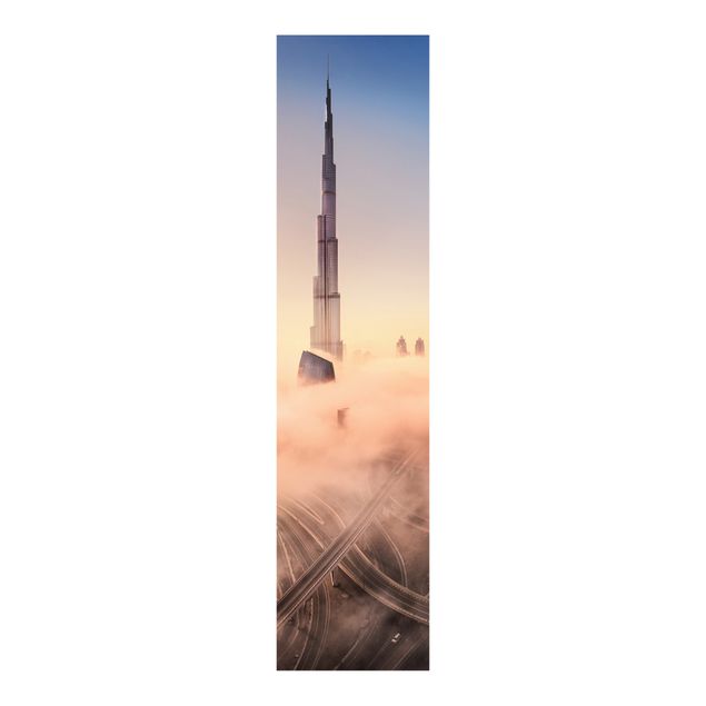Panneaux coulissants avec architecture et skyline Silhouette urbaine céleste de Dubaï