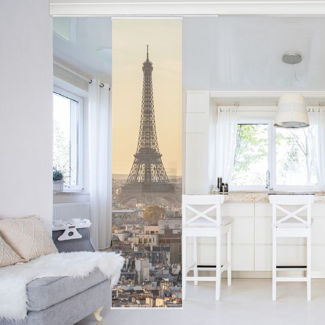 Panneaux coulissants avec architecture et skyline Paris à l'aube