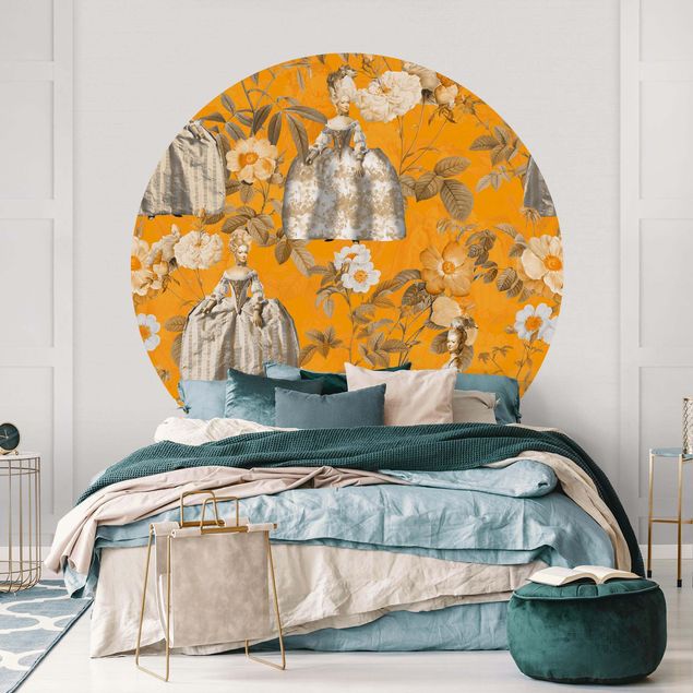 Tapisserie motif Robe Opulente Dans Le Jardin Sur Orange