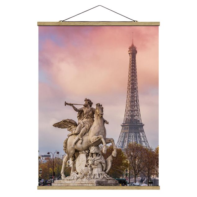 Tableau couleur rose Statue de cavalier devant la Tour Eiffel