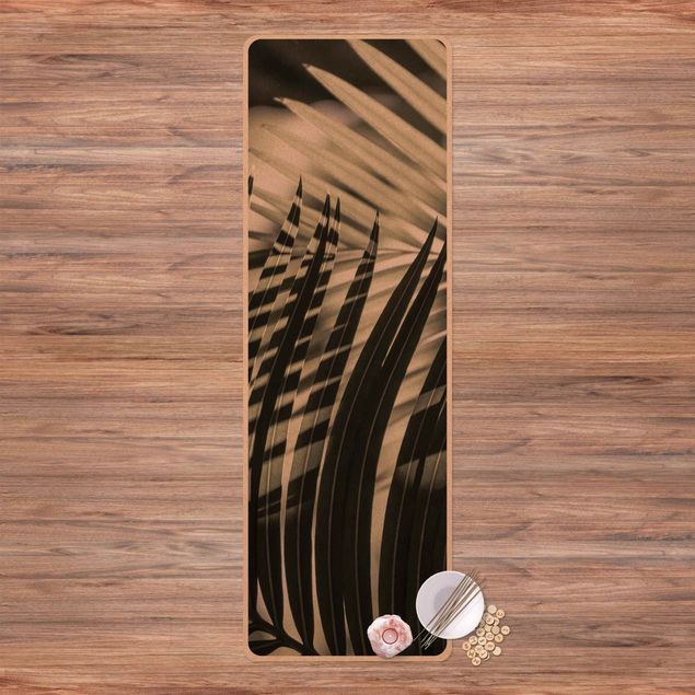 tapis modernes Jeu d'ombres sur une branche de palmier