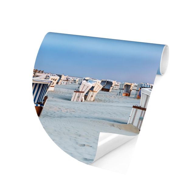 Papier peint moderne Chaises de plage sur la plage de la mer du Nord