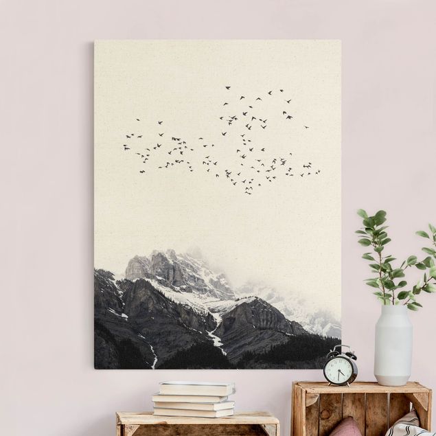 Tableaux paysage Volée d'oiseaux devant des montagnes noir et blanc