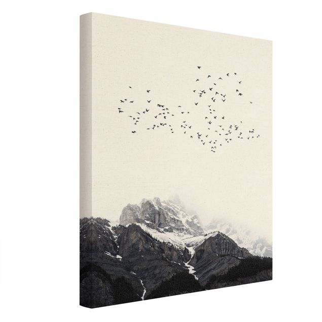 Tableaux sur toile en noir et blanc Volée d'oiseaux devant des montagnes noir et blanc