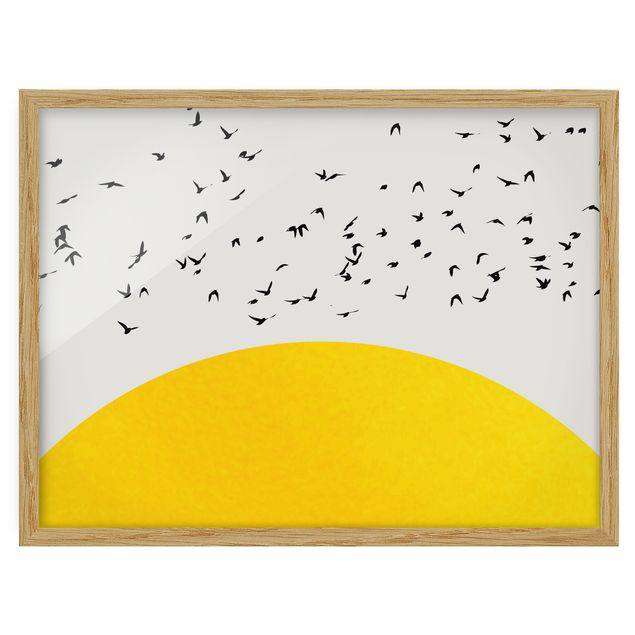 Affiches encadrées animaux Foule d'oiseaux devant un soleil jaune