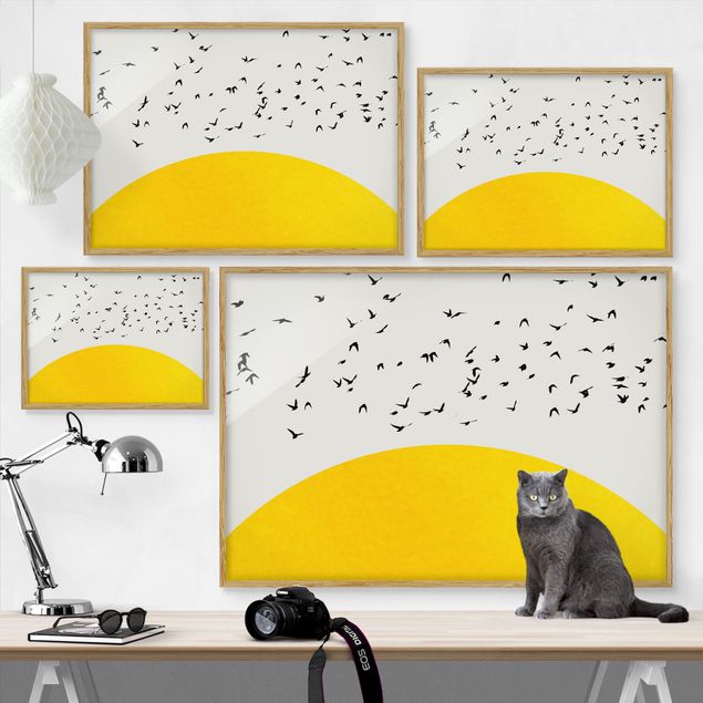 Tableau moderne Foule d'oiseaux devant un soleil jaune